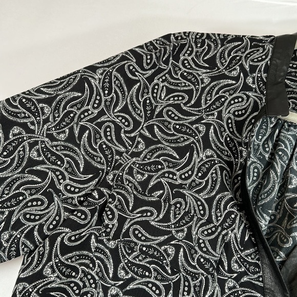 Lauren Vidal Black Paisley Deep V-Neck Long Sleeve Blouse - Picture 7 of 11